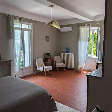Le Domaine Du Soulier -gite Et D'hotes - La Maison Du Gardien * Tornac